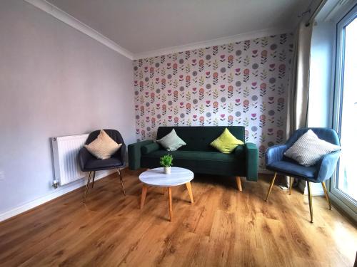 Swindon Casa | Comfortable 5 Bed Sleeps 5 Free Parking