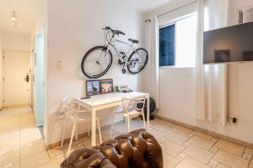 Santos Apartamento | Comfortable Gonzaga Apartament - Em 1 minuto a pé tá na PRAIA Gonzaga em Santos e no Shopping Balneário, 2 ar-condicionados, portaria 24 horas, elevador, 1 vaga carro Gratís, wi-fi Grátis, enxoval Gratuito, PRAIA Santos Gonzaga, Bicicleta disponí