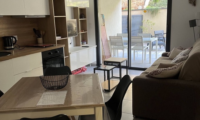 Cargese Apartamento | Cómodo apartamento con terraza y jardín.