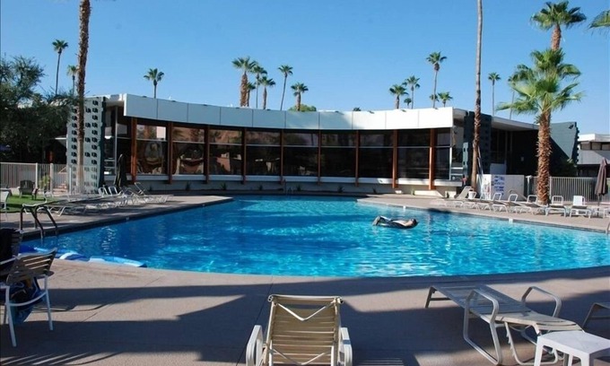 Twin Palms Apartamento | Cómodo apartamento renovado en el Lodge Ocotillo con patio privado