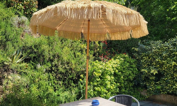 Reynes Cama Y Desayuno | Comfortable guest room with terrace, large swimming pool (+ kitchen)
