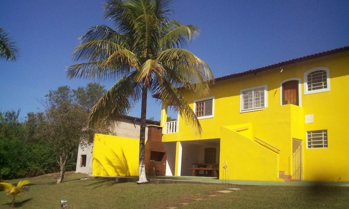 Sao Pedro Casa | Cómoda casa con piscina, barbacoa, terraza y vistas a la vegetación.