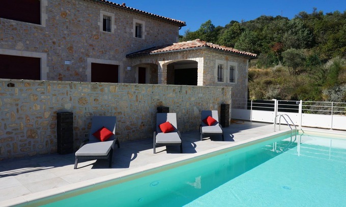 Saint-Ambroix Villa | Confortable casa de vacaciones con piscina