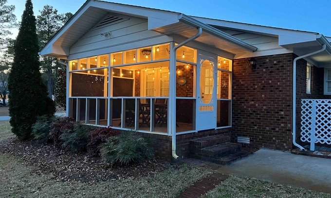 Newport Casa | Comfortable home near beach with enclosed porch, washer/dryer, & central AC