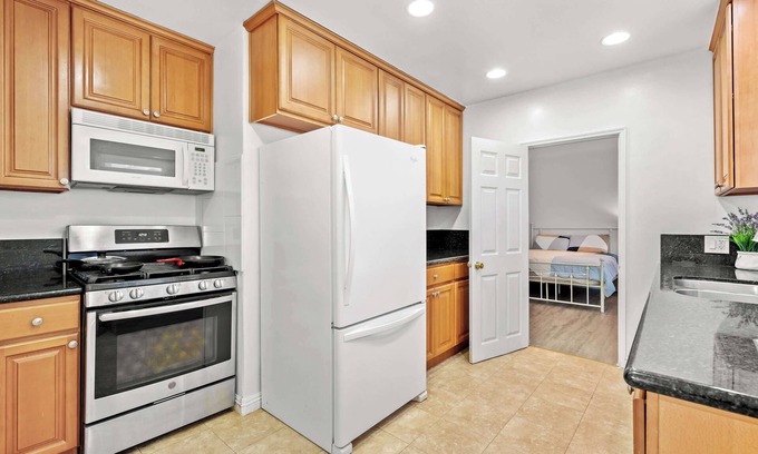 Alhambra Apartamento | Comfortable Home Near LA With Full Kitchen Laundry