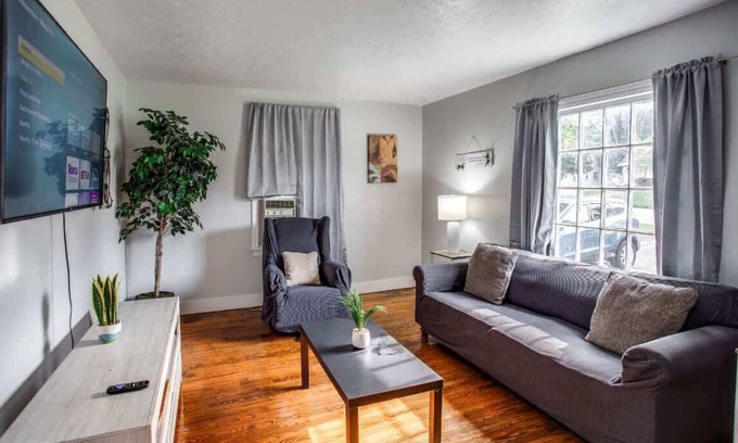 Gates-North Gates Casa | Comfortable home near everything