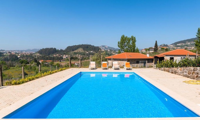 Castelo de Paiva Casa | Comfortable house in Fornos with shared pool