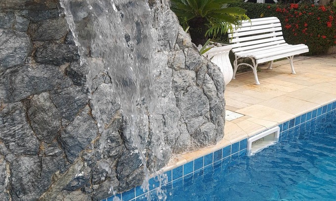 Balneario Florida Casa | cómoda casa con piscina a 100 metros de la playa en Peruibe, excelente ubicación.