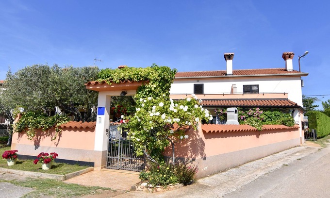 Radini Casa | Comfortable house with patio and garden near Umag
