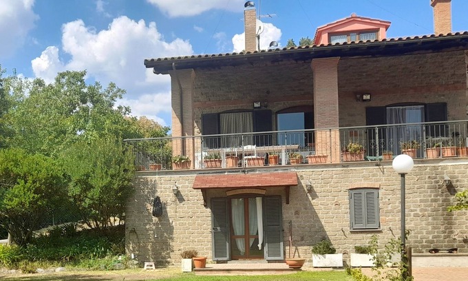 Lake Bracciano Apartamento | Comfortable independent apartment, with garden and private parking.