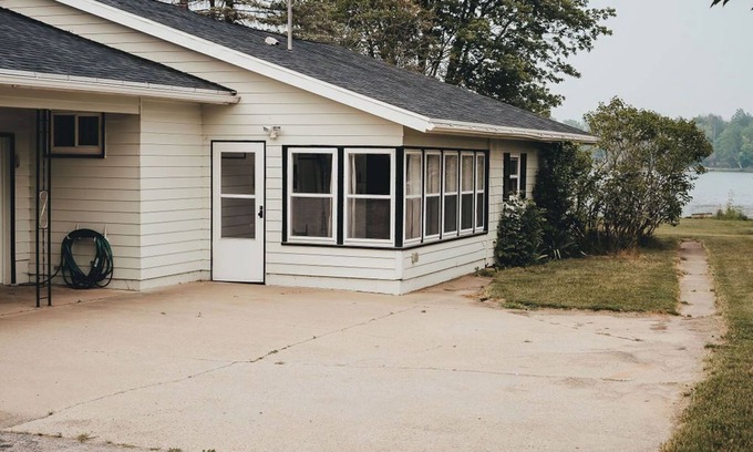 Wautoma Casa | Comfortable lake house perfect for families, no cleaning fee!