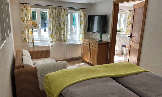 Marialinden Apartamento | Comfortable living in the countryside. Central location in Marialinden, directly on the Way of St. James.