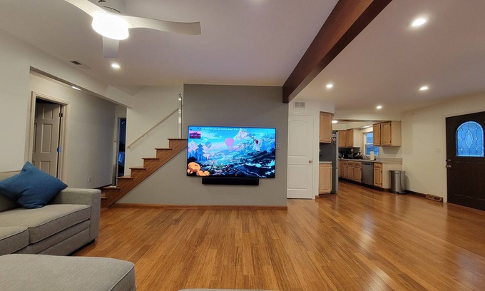 Strongsville Casa | Comfortable long stay in stylish place