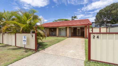 Bellara Casa | Comfortable lowset family home only minutes from the water! Tarooki St, Bellara