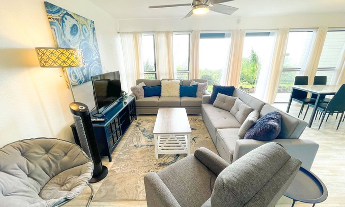 Honalo Condominio | Comfortable luxury fully remodeled modern space surrounded by green coffee farms