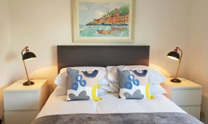 East Kilbride Apartamento | Cómodo espacio moderno a poca distancia del centro comercial East Kilbride Shopping, a 25 minutos del centro de Glasgow.