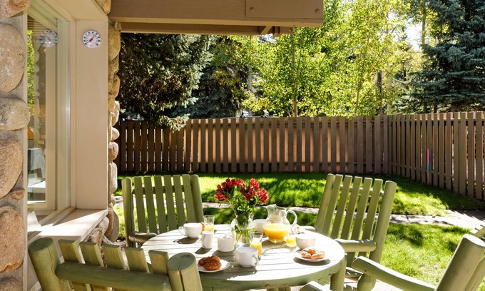 Aspen Condominio | Comfortable & Modern 2 Bedroom Apartments - Right on the Slopes!