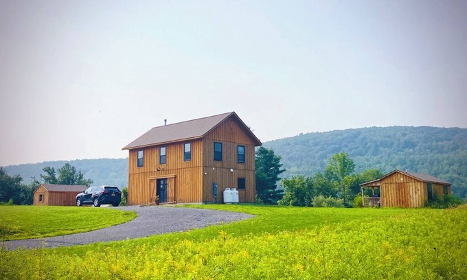 Gallupville Casa | Comfortable Modern Barn House in Peaceful Setting
