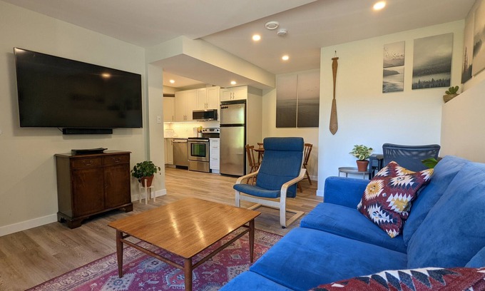 Cowichan Bay Casa | Comfortable one bedroom by the ocean