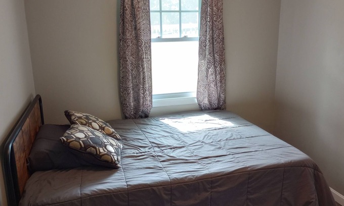 Southwick Casa | Comfortable Private Rooms near Congamond Lakes in Southwick