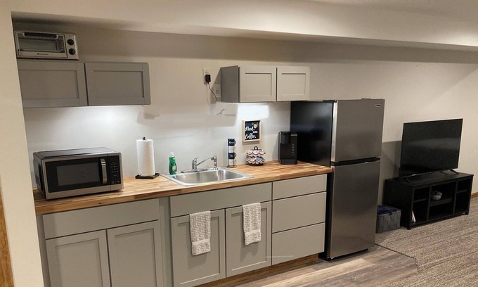 Hudson Casa | Comfortable Private room with bathroom and kitchenette.