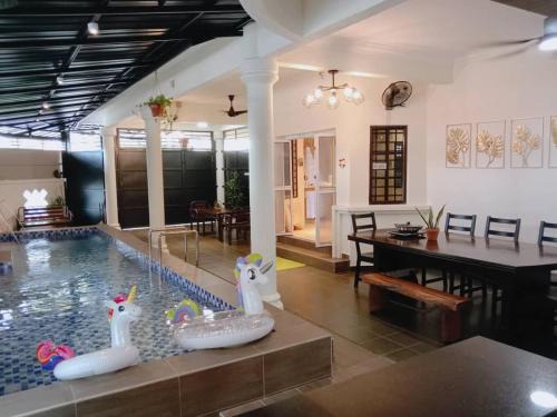 Taman Jati Casa | Comfortable Private Swimming Pool Homestay Melaka 20 Pax 5R3B