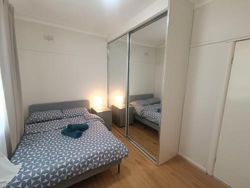 West Ryde Casa | Comfortable Queen Room in Quiet House - E3