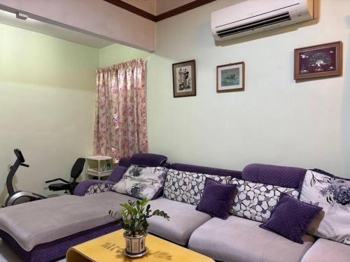 Taman Megah Ria Casa | Comfortable Retreat in Megah Ria