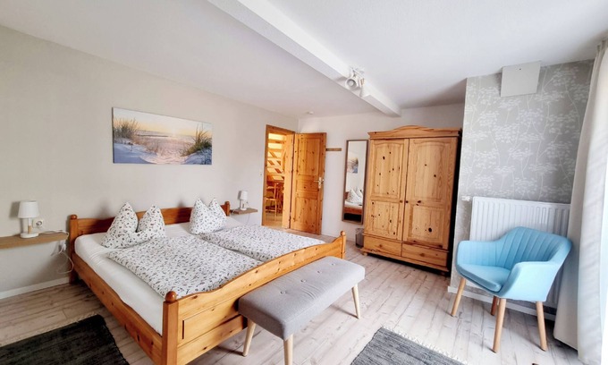 Wieck auf dem Darss Apartamento | Comfortable room with garden access, modern furnishings and breakfast