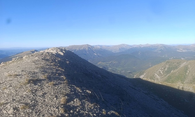 Le Vernet Cama Y Desayuno | Comfortable room with mountain view. Pets allowed