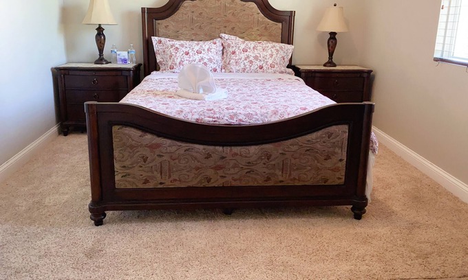 Eastvale Casa | Comfortable Rooms #201 In A House: Queen Bed + Free WiFi + Work Desk