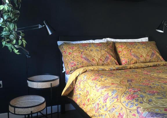 Glastonbury Casa | Comfortable rooms with live in host, walking distance to the High St & more