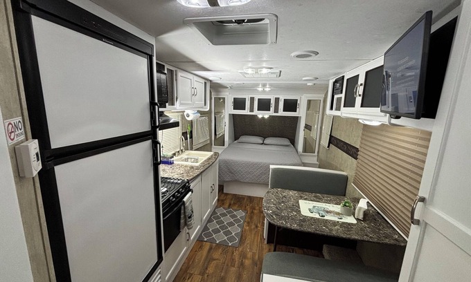 Interchange Square Casa | Comfortable RV Self Check-in, freeWIFI, Free parking, full kitchen, bathroom.