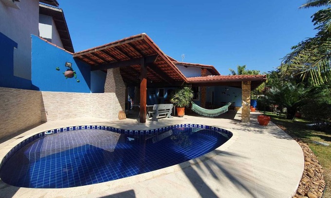 Guarutuba Casa | Cómoda casa de una planta, con aire acondicionado, a 50 metros de la playa.