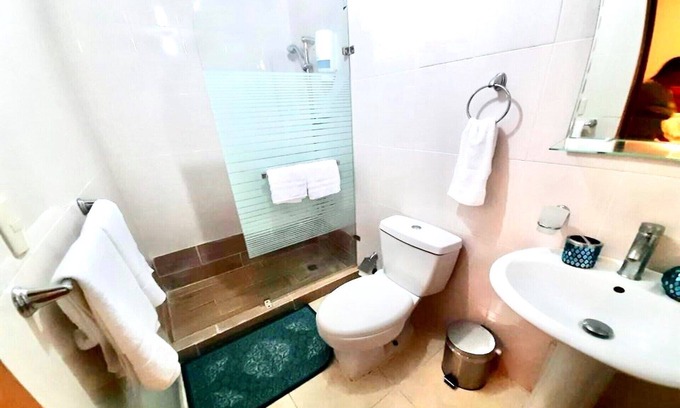 Honduras Apartamento | Amplio y confortable apartamento con vista al mar.