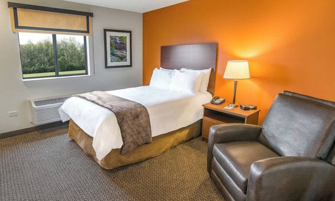 West Valley City Hotel | Comfortable Stay w/ Pet-Friendly Room and Kitchen Near Maverik Center