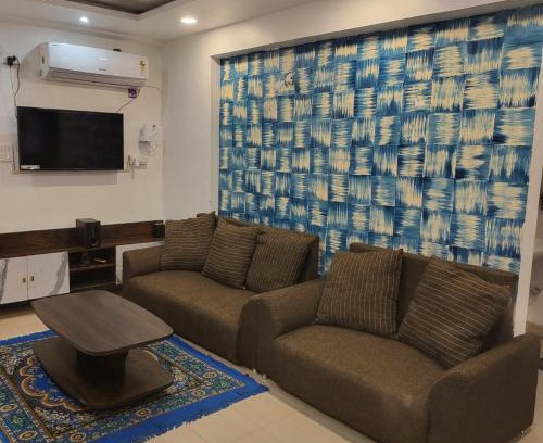 Bhopal Apartamento | Comfortable stay at heart of Bhopal INFRONT OF 90DEGREE FAMOUS BRIDGE