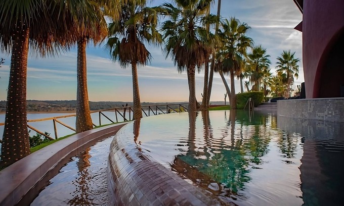 Ponte de Sor Casa | Comfortable Stay! Lake View, Outdoor Swimming Pool, Complimentary Parking!