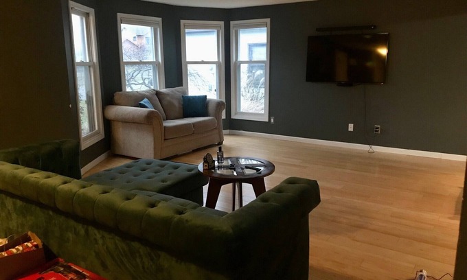 West Henrietta Casa | Comfortable Suburban House