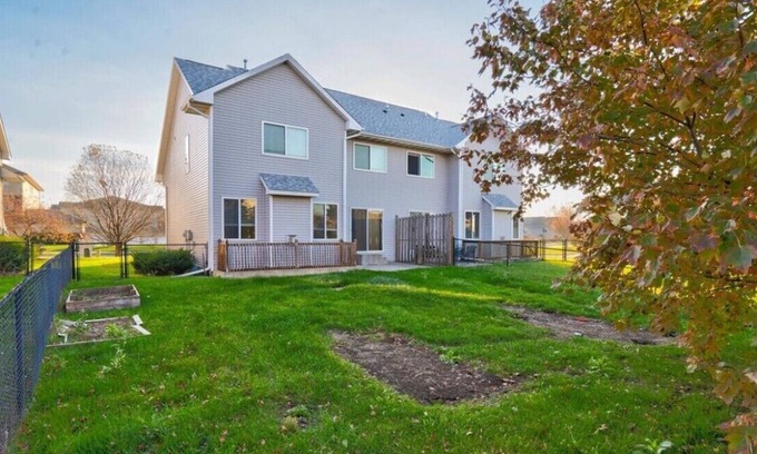 Wickham Casa | Comfortable townhome in GREAT location!