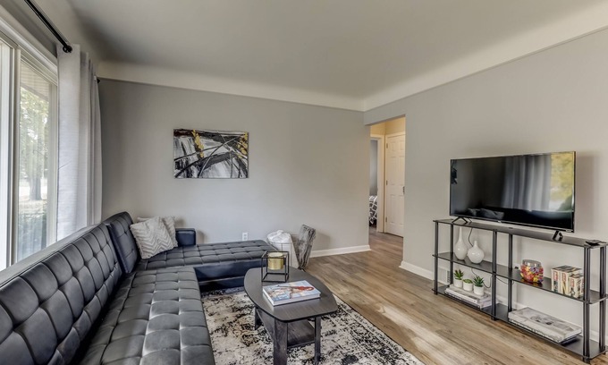 Dearborn Heights Casa | Comfortable Two Bedroom Remodel Near Everything