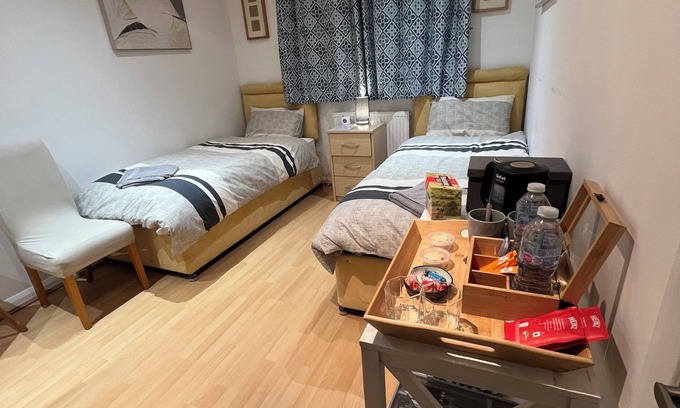 Kettering Casa | Comfortable Twin Bedroom with shared shower room at The Bungalow in Kettering.