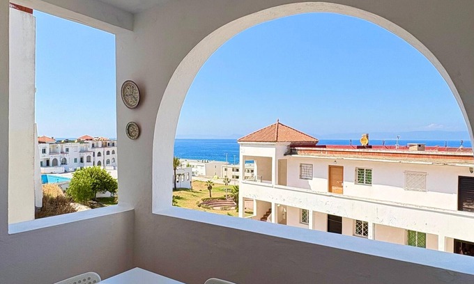 Oued Alian Apartamento | Comfortable two-bedroom with direct access to Oued Aliane Beach