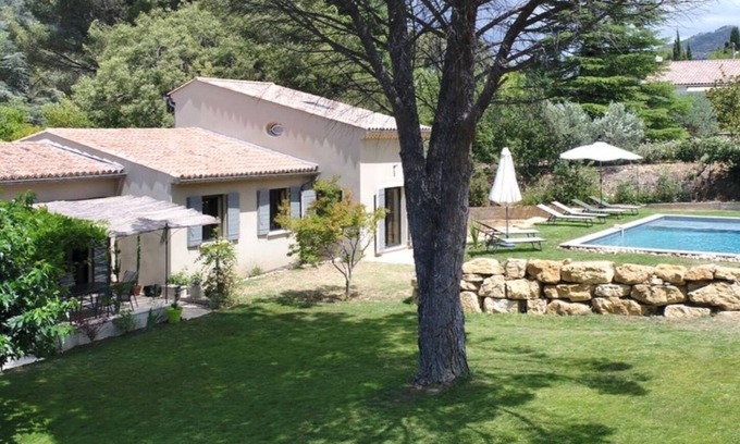 Beaumes-de-Venise Villa | Comfortable villa just a stone's throw from the village
