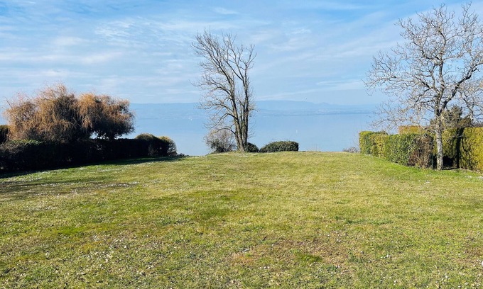 Anthy-sur-Leman Apartamento | Comfortable waterfront apartment with breathtaking views, nature break
