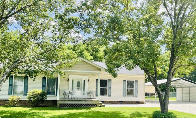 Liberty Casa | Comfortableand beautiful 3 Bdr 2 Bath home