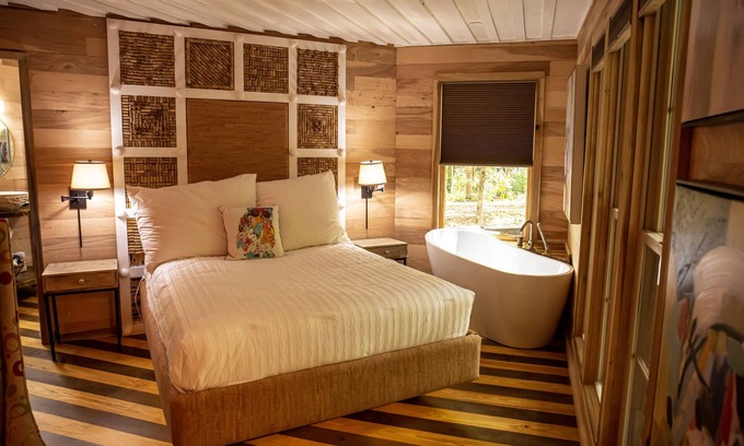 Mentone Cabina | Comfortably Chic Loft-Style, Pet Friendly, Mentone's Favorite Couple's Retreat