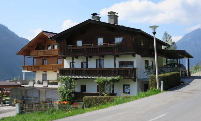 Bruck am Ziller Apartamento | Apartamento Comfortappart Eberharter (FGZ305) en Fügen - 10 personas, 4 dormitorios