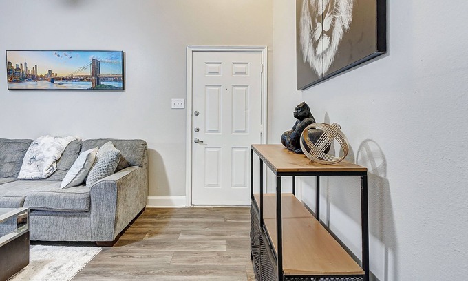 Deco Apartamento | Comfy 1BD King Bed Free Parking Free Coffee