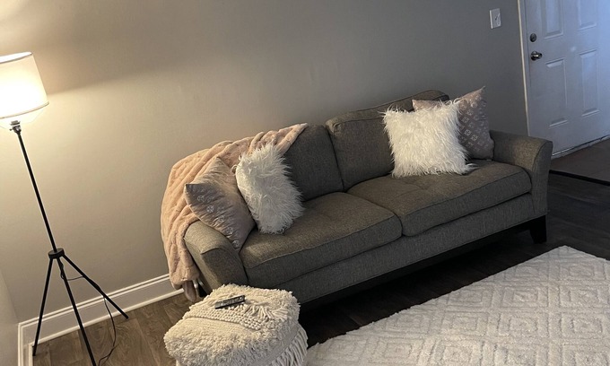 Atlanta Apartamento | COMFY 2 BED ROOM SPACE W / OUT DOOR POOL